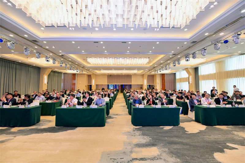 QGM 2025 ұлттық бетон саласының инновацияларына және саланың жасыл түрлену жолын зерттеуге арналған 2025 ұлттық индустриялық инновациялар мен қалдықтарды қайта өңдеу технологиясымен танысты