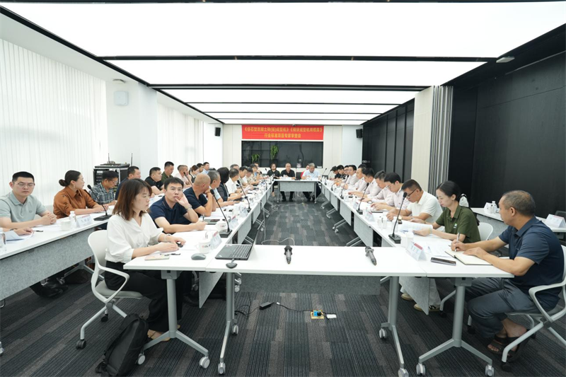 Өңдеуден «ақылды» өндіріске дейін: QGM «Тас бетон кірпіштен жасалған кірпіштен) салалық стандарт бойынша сараптамалық жиналыс өткізді» және «Блокты құрайтын машина жасау машинасы үшін корол»