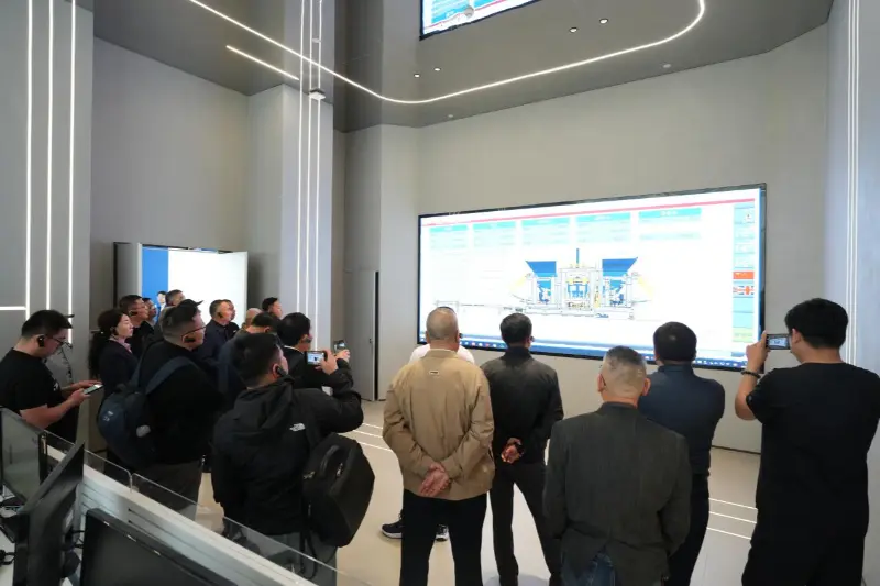 Цюаньчжоу қаласында Қытай құрылыс блоктары қауымдастығының 8-сессиясының екінші тұрақты кеңесінің отырысы өтті; Quangong Machinery Co., Ltd. Өнеркәсіптік алмасу мен дамуға үлес қосады.